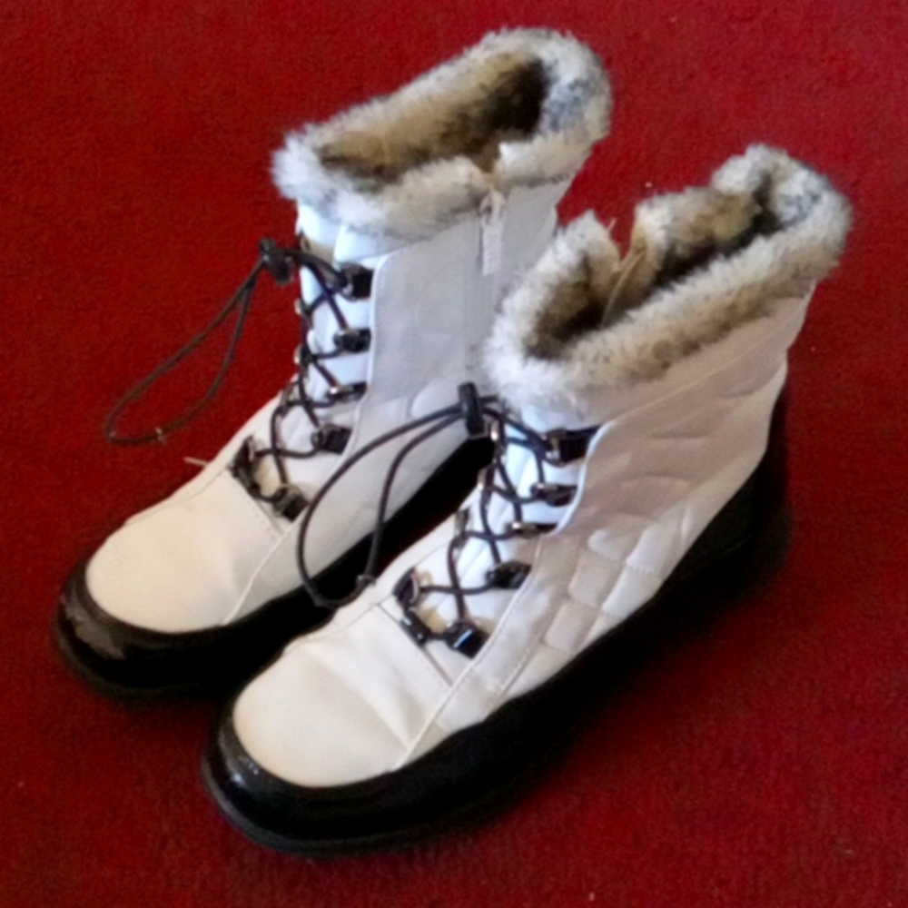Snow boots